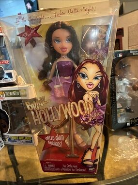 Bratz Hollywood Style Phoebe Doll - Purple Fashion Outfit